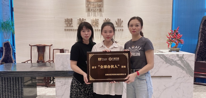 恭喜福建省福清市郑女士和王女士成功签约翌芙莱